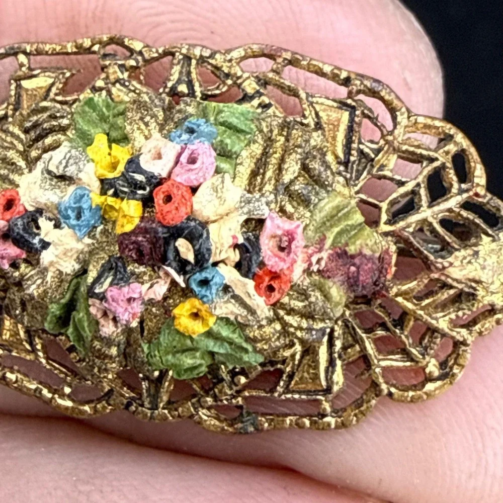 Vintage Gold Tone Flower Theme Brooch READ